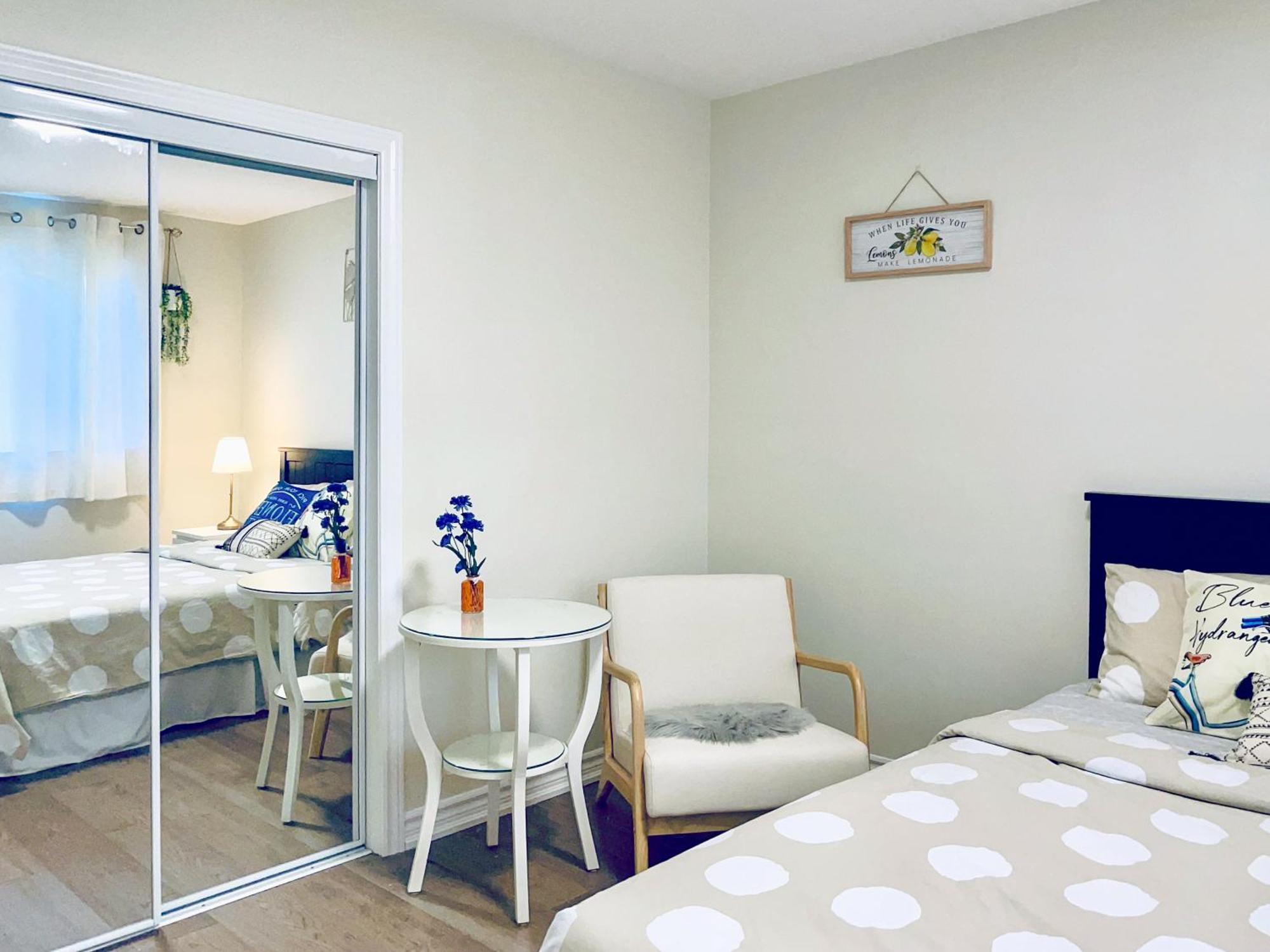 Newly-Renovated 3Br House, 12 Minutes To Airport Apartment โตรอนโต ภายนอก รูปภาพ