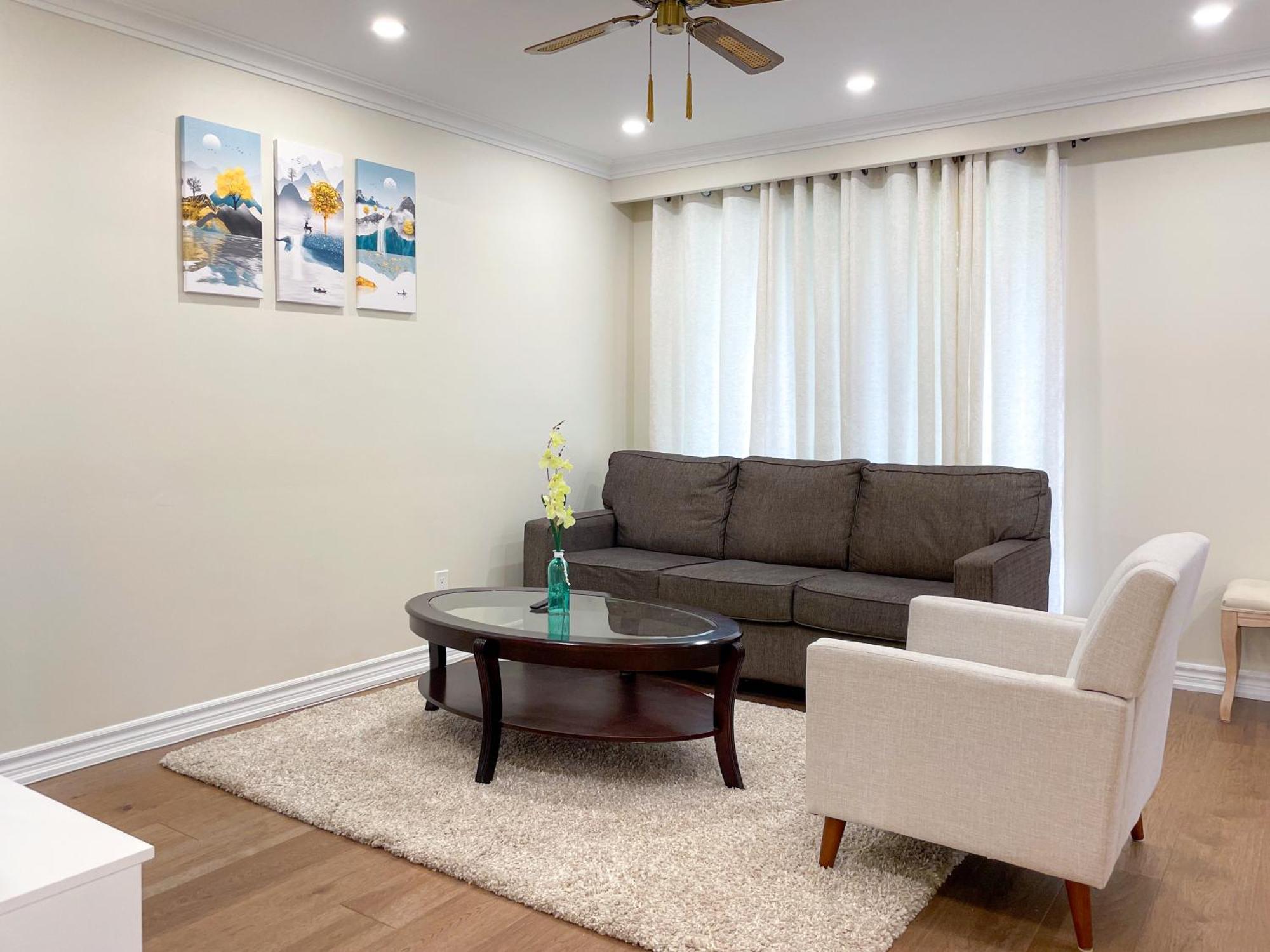 Newly-Renovated 3Br House, 12 Minutes To Airport Apartment โตรอนโต ภายนอก รูปภาพ