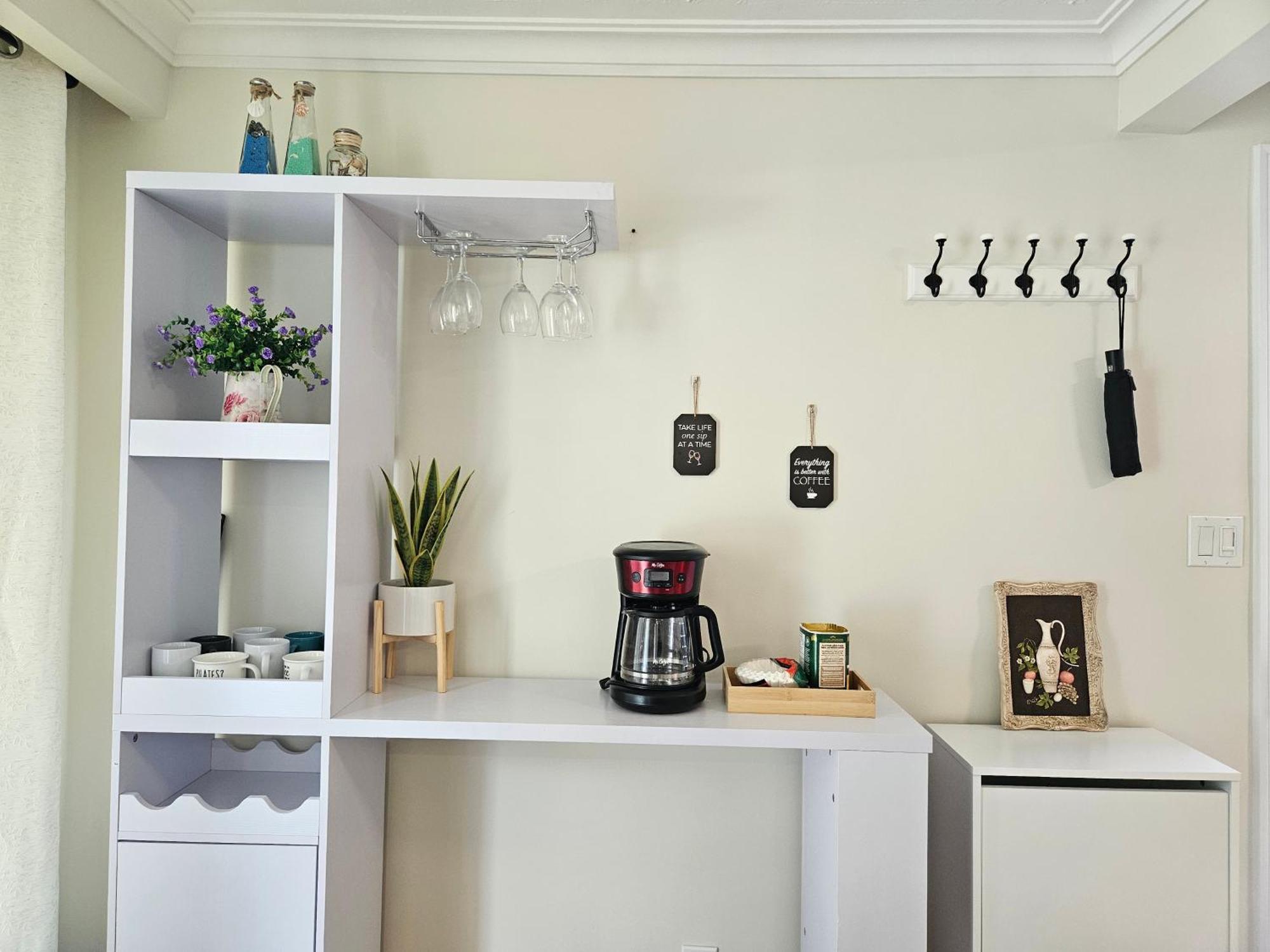 Newly-Renovated 3Br House, 12 Minutes To Airport Apartment โตรอนโต ภายนอก รูปภาพ