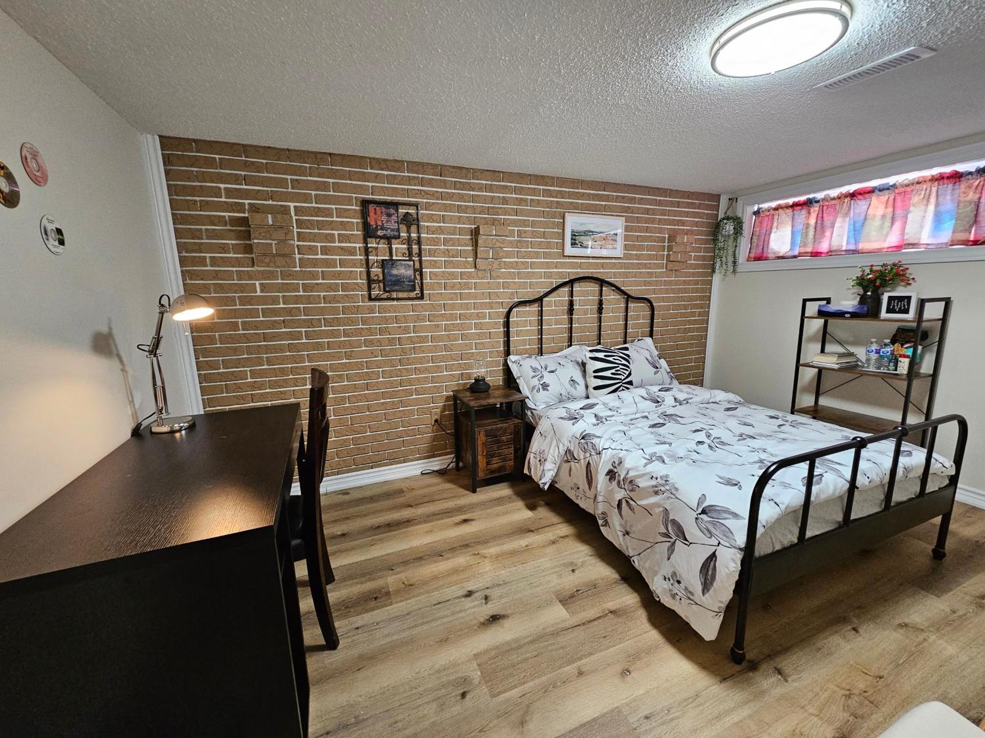 Newly-Renovated 3Br House, 12 Minutes To Airport Apartment โตรอนโต ภายนอก รูปภาพ